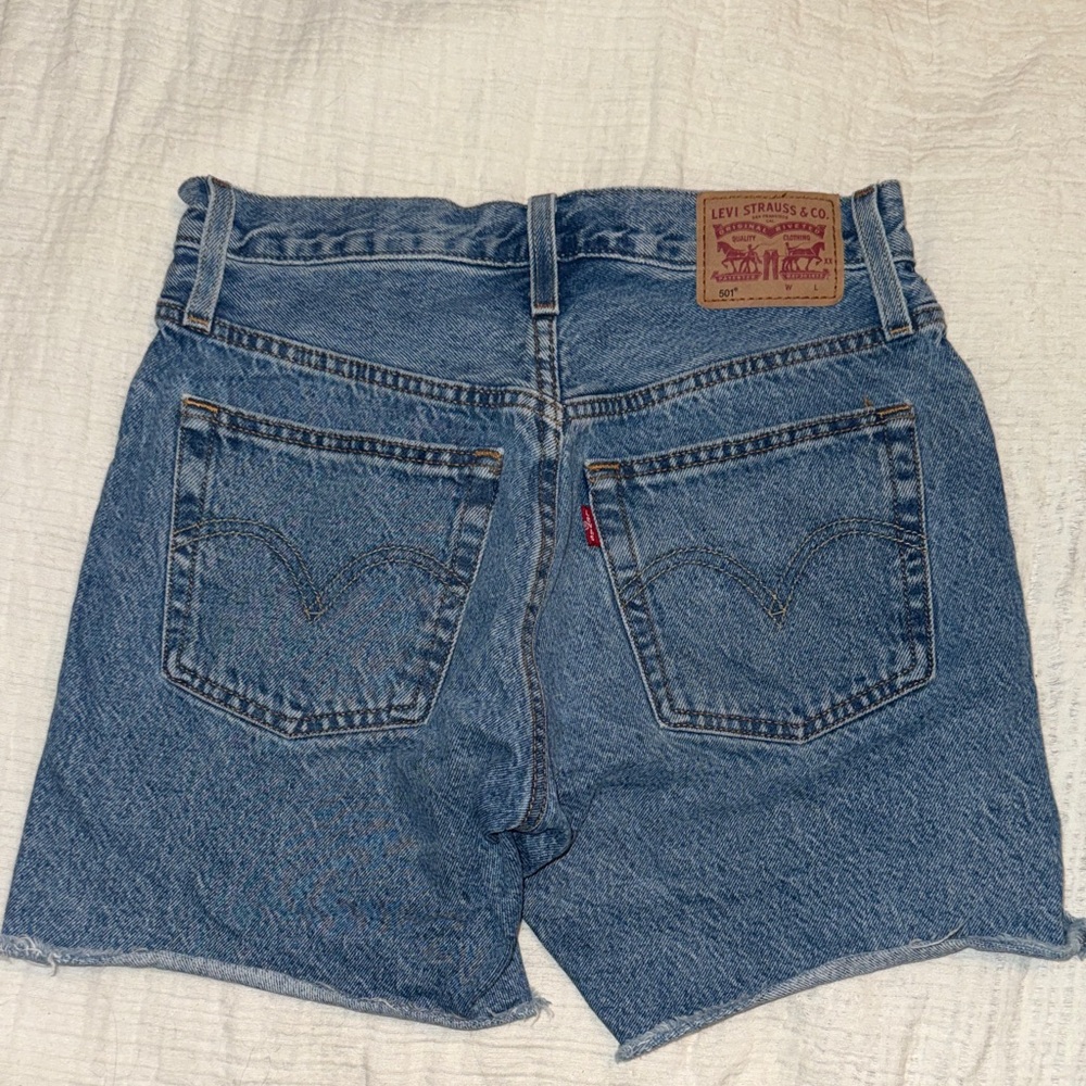 Levi’s 501 Shorts - Picture 2 of 3